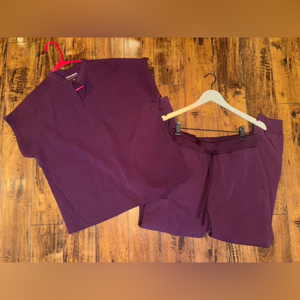 Mandala Merlot scrub set
